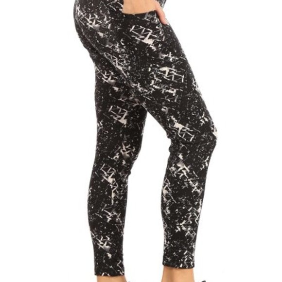 Black Geo Sport Leggings - Picture 3 of 5